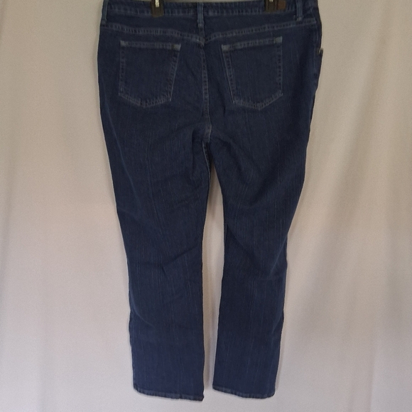 Classic Blue Women's Jeans - Picture 6 of 9